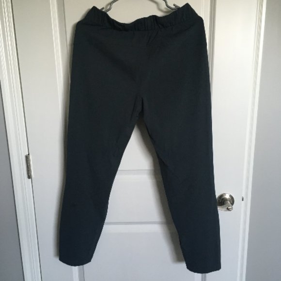 Lululemon On The Fly 7/8 Pant - Melanite Size 6 - Picture 4 of 5